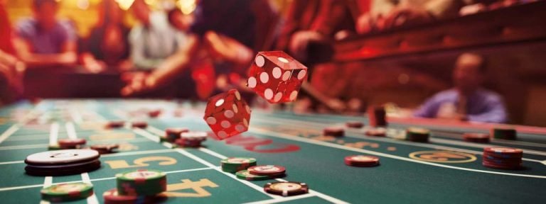 Tampilan meja Live Casino po2121 dengan dealer sungguhan dan streaming video HD berkualitas tinggi